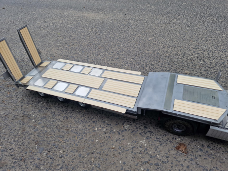 FM 3-Achs Auflieger mit Rampen 1:14